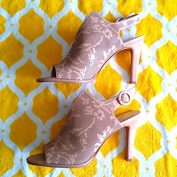 NWOT Vince Camuta  Heels 9m - Picture 2 of 10